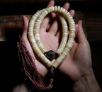 Tibetansk Yakokseben 108 Perler Mala Bønne Armbånd til Mænd Håndspilbar Tibetansk Stil Yakoksehorn Ben Mala Perler Armbånd Vintage 108 Perler Buddhistisk Rosenkrans Håndledsarmring Mænds Meditations Håndholdte Bønneperler