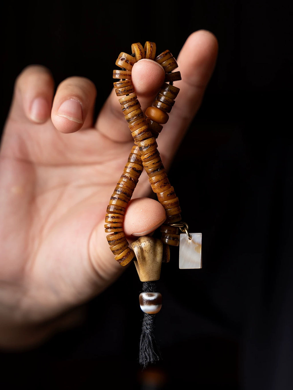 A small quack bracelet, original Tibetan old material yak bone Buddha bead bracelet, Tibetan spiritual bone plate play