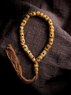 Håndskåret Citipati Kranie Perle Mala Armbånd Med Kvast Naturlig Aldret Yakben Vintage Tibetansk Buddhistisk Bedearmbånd Håndleds Mala Autentisk Håndlavet Beskyttelses Amulet Armbånd