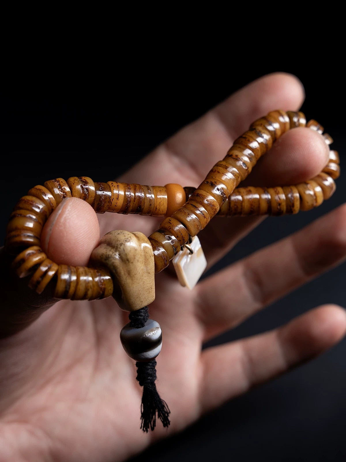 A small quack bracelet, original Tibetan old material yak bone Buddha bead bracelet, Tibetan spiritual bone plate play