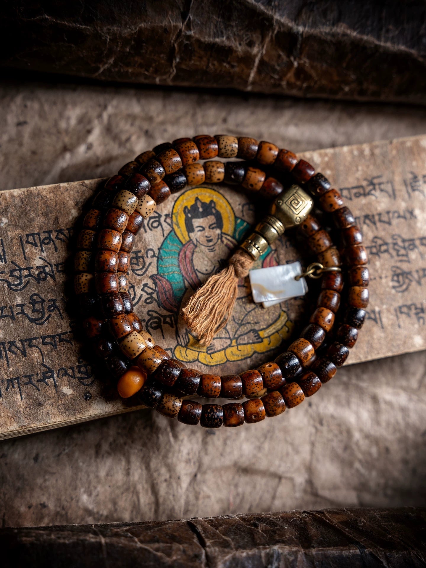 108 Beads Aged Star-Moon Bodhi Seeds Mala Beads Bracelet Hand String Tibetan Buddhist Meditation Prayer Rosary Wrist Bracelet for Hand Playing Collection Jewelry
