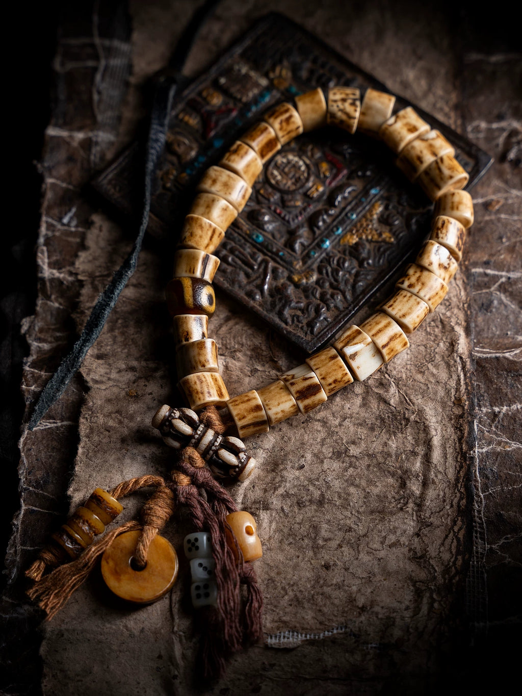 Handmade Tibetan Style Braided Rope Single Circle Bracelet Natural Antler Tip Yak Bone Ethnic Tibetan Cultural Jewelry for Daily Wear and Collection