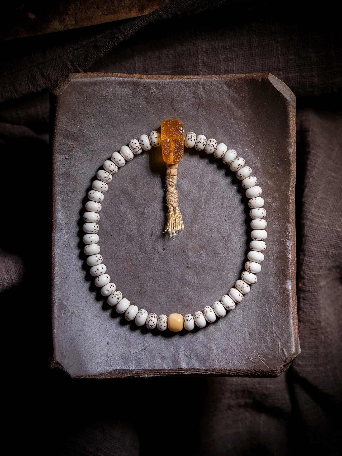 Miniature Star-Moon Bodhi Bracelet Single Loop Large Blank Space Sandalwood Beads Wrist Bracelet Handcrafted Natural Buddhist Prayer Mala Beads Mini Star-Moon Bodhi Single Circle Bracelet for Daily Wear Meditation