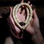 Tibetansk Yakokseben 108 Perler Mala Bønne Armbånd til Mænd Håndspilbar Tibetansk Stil Yakoksehorn Ben Mala Perler Armbånd Vintage 108 Perler Buddhistisk Rosenkrans Håndledsarmring Mænds Meditations Håndholdte Bønneperler