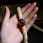 Tibetansk Yakokseben 108 Perler Mala Bønne Armbånd til Mænd Håndspilbar Tibetansk Stil Yakoksehorn Ben Mala Perler Armbånd Vintage 108 Perler Buddhistisk Rosenkrans Håndledsarmring Mænds Meditations Håndholdte Bønneperler